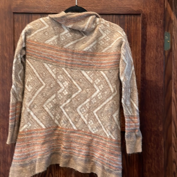 Wool blend BKE Gimmicks Cardigan with matching shirt. - Picture 3 of 3